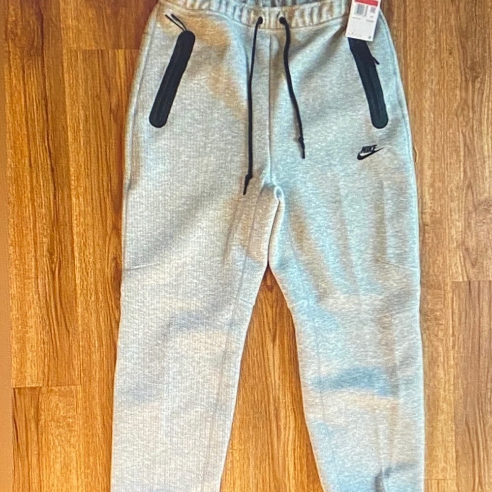 Nike Men’s Gray Joggers with Black Details